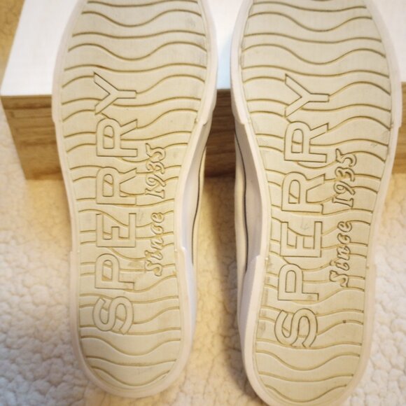 Sperry - Picture 6 of 12